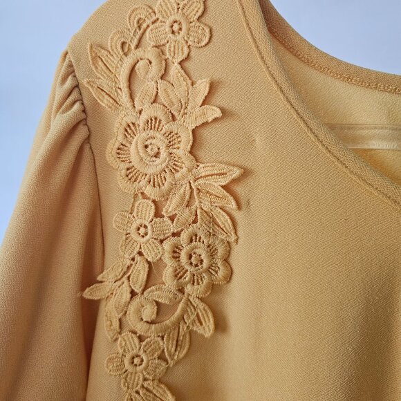 Vintage Rose Goldenrod Blouse w/Shoulder Lace Applique - Picture 6 of 6